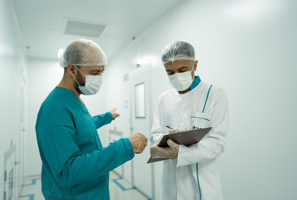Two medical professionals are having a discussion.